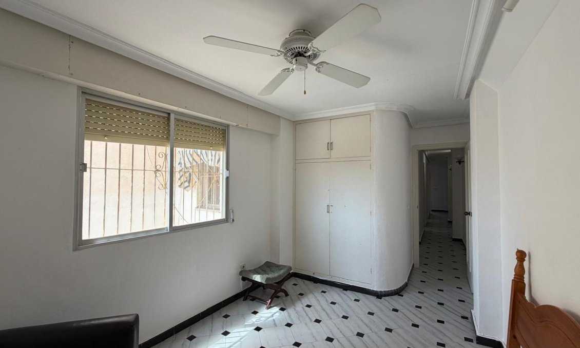 Segunda mano - Apartamento -
Torrevieja - Centro