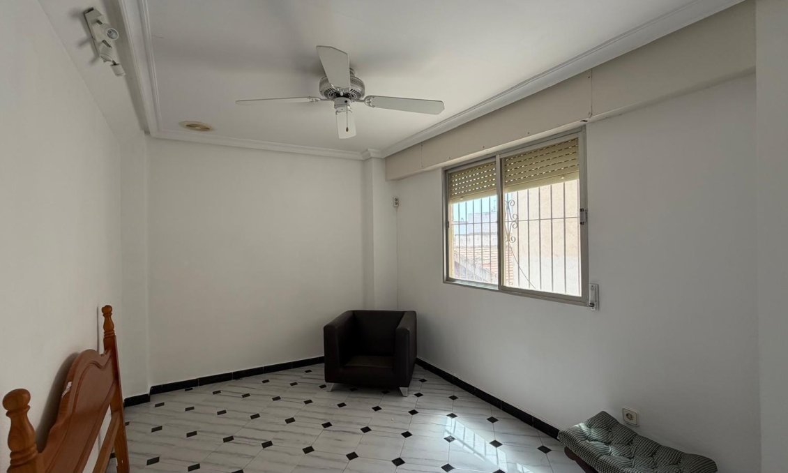 Segunda mano - Apartamento -
Torrevieja - Centro