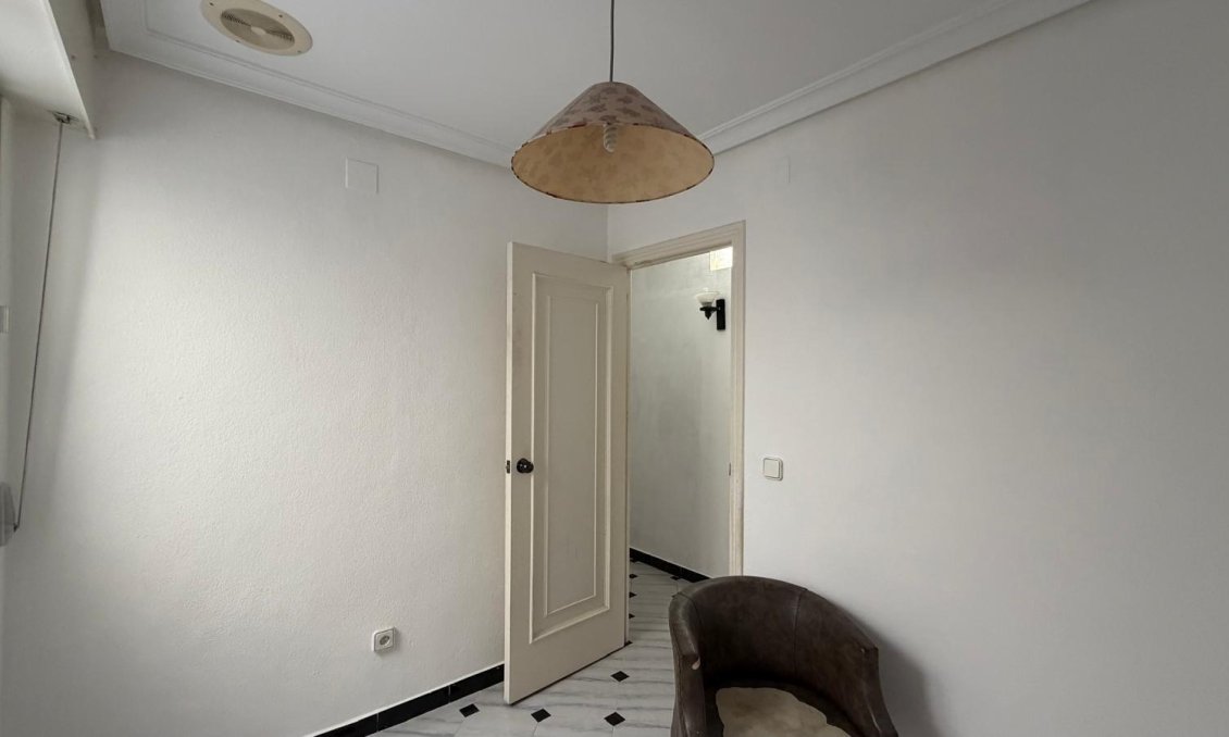 Segunda mano - Apartamento -
Torrevieja - Centro