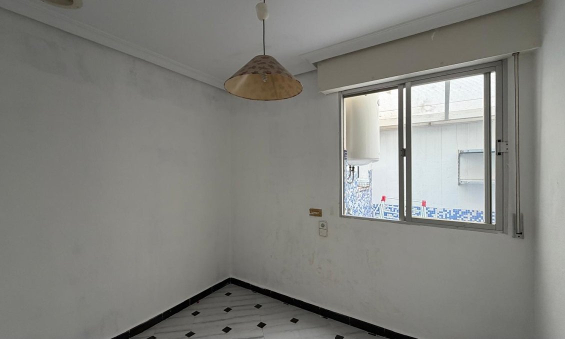 Segunda mano - Apartamento -
Torrevieja - Centro