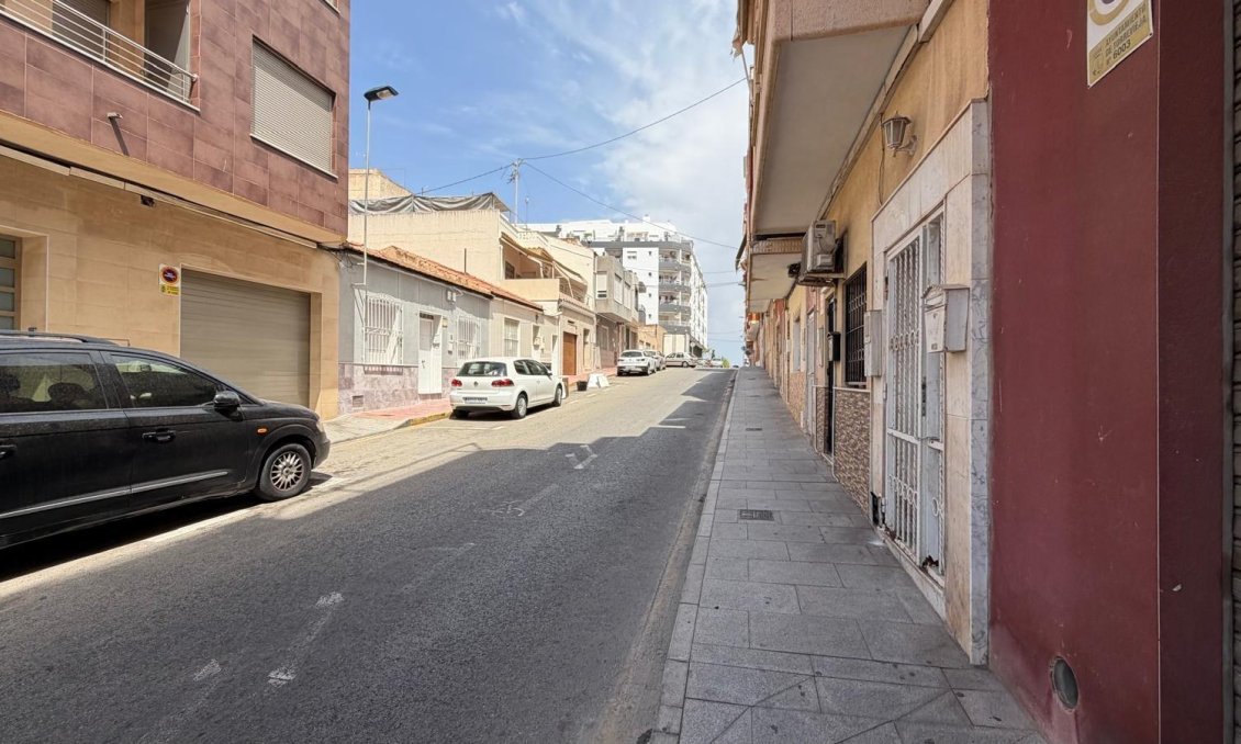 Segunda mano - Apartamento -
Torrevieja - Centro