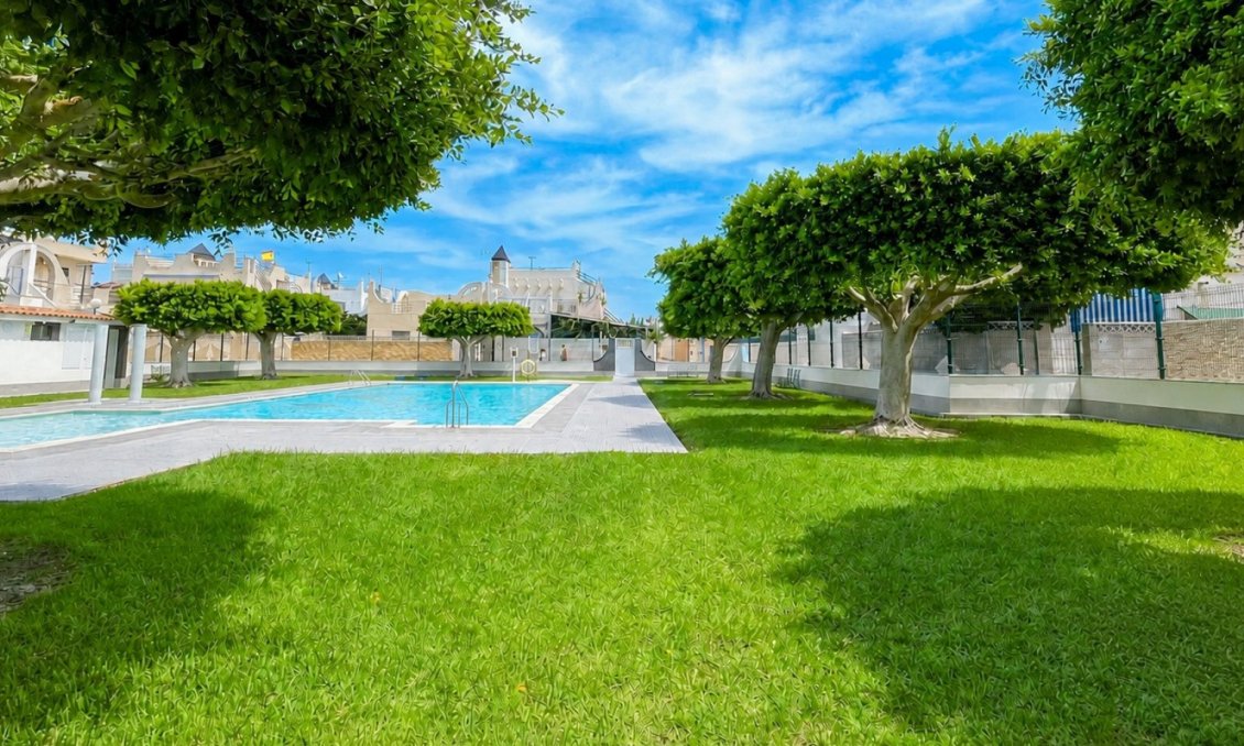 Revânzare - Casă înșiruită -
Torrevieja - Costa Blanca