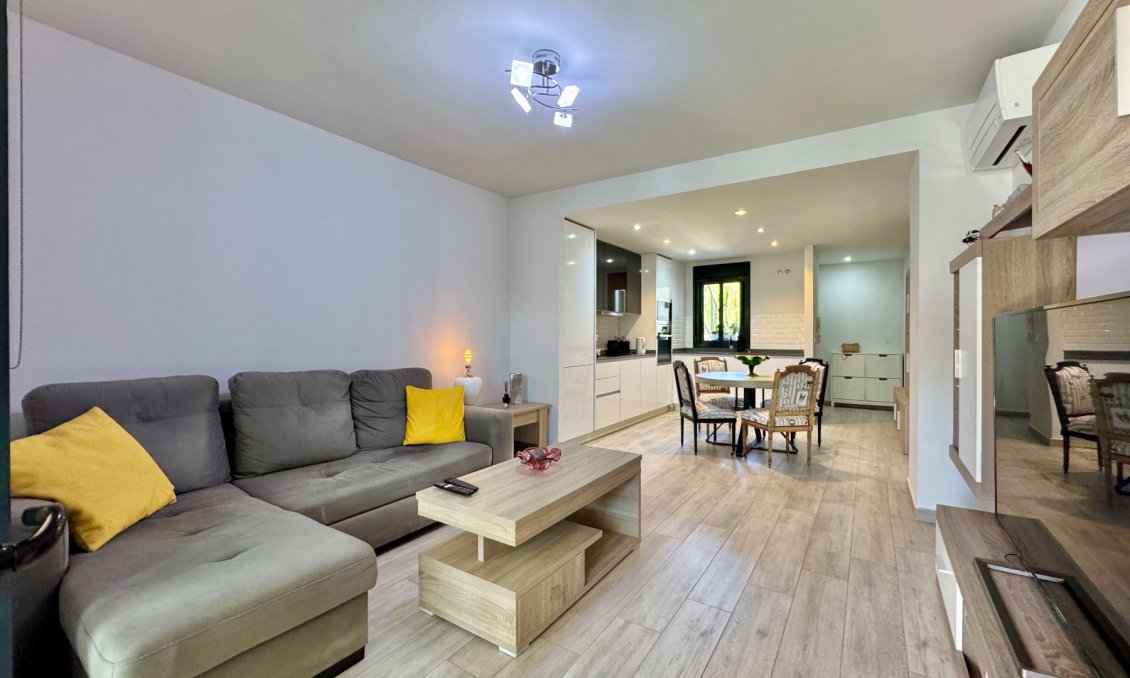 Segunda mano - Apartamento -
San Miguel de Salinas - Inland