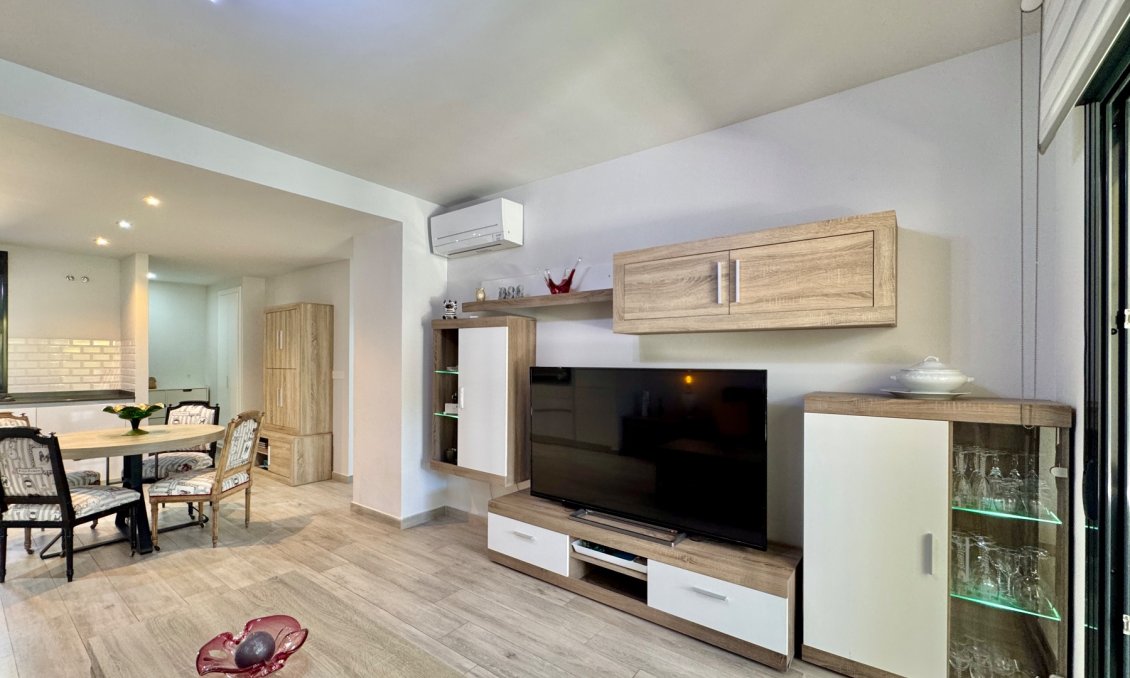 Segunda mano - Apartamento -
San Miguel de Salinas - Inland