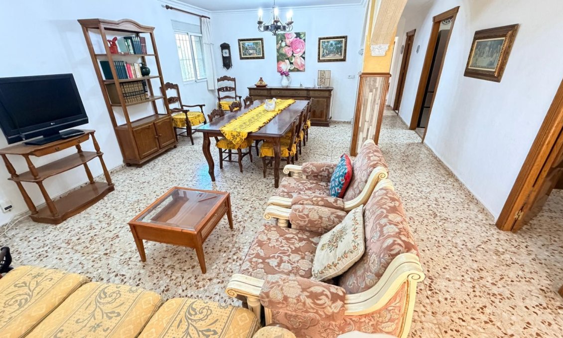 Segunda mano - Villa -
Crevillent - Inland