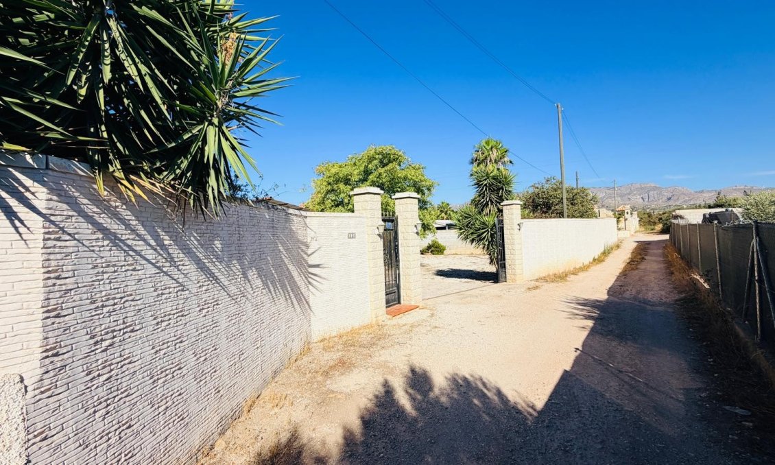 Segunda mano - Villa -
Crevillent - Inland