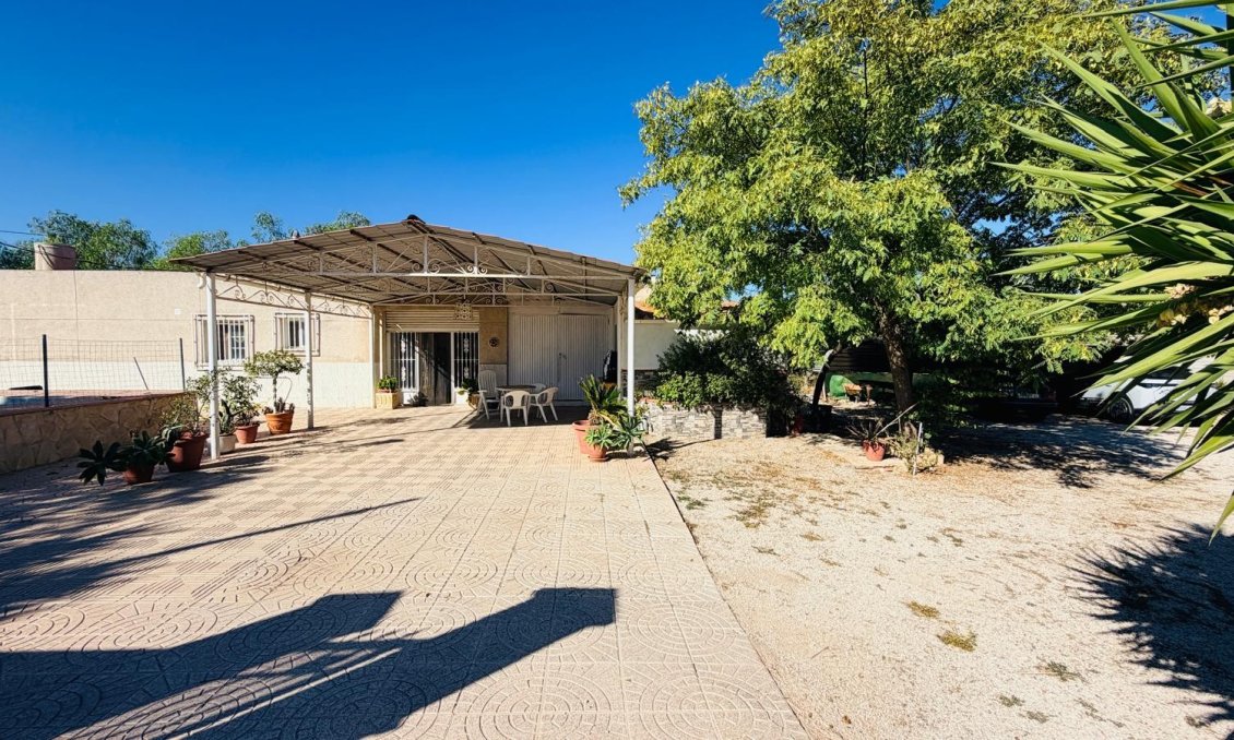 Segunda mano - Villa -
Crevillent - Inland