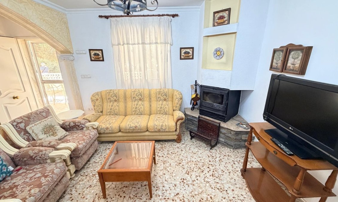 Segunda mano - Villa -
Crevillent - Inland