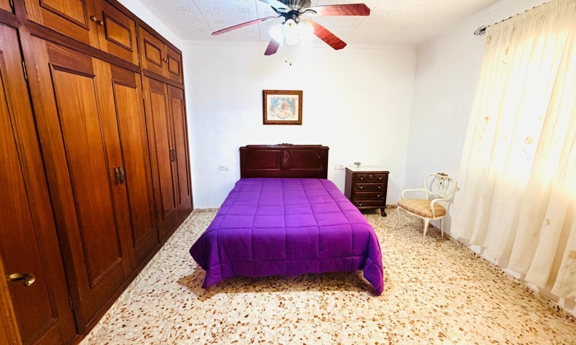 Segunda mano - Villa -
Crevillent - Inland