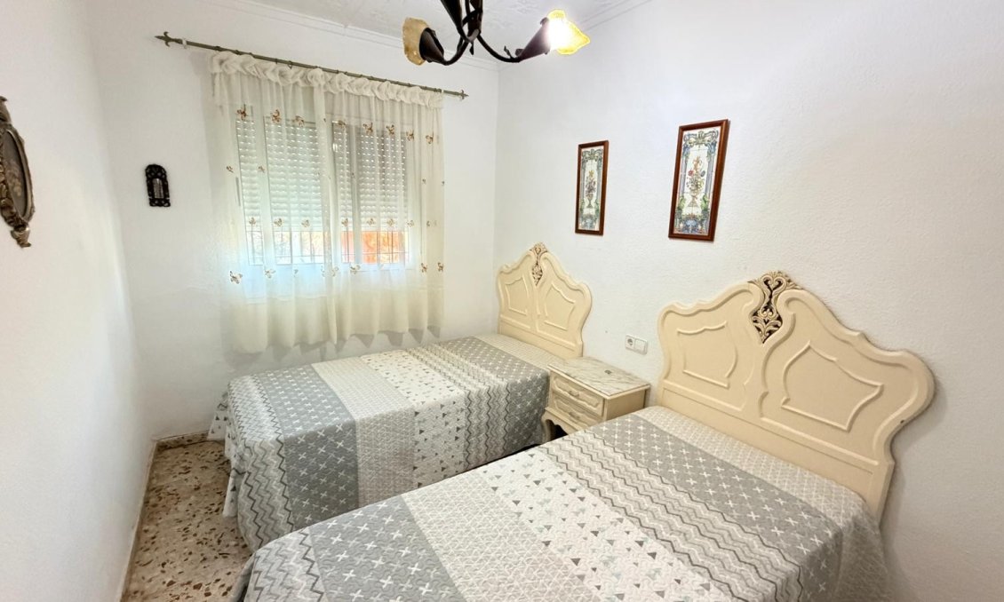 Segunda mano - Villa -
Crevillent - Inland