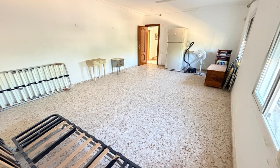 Segunda mano - Villa -
Crevillent - Inland