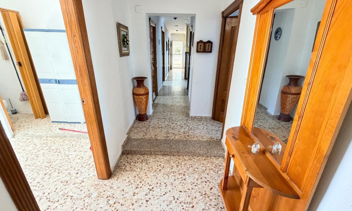 Segunda mano - Villa -
Crevillent - Inland