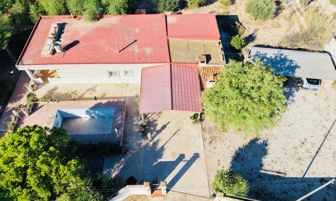 Segunda mano - Villa -
Crevillent - Inland