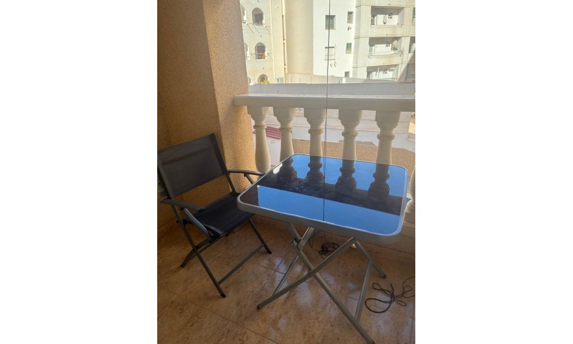 Segunda mano - Apartamento -
Torrevieja - Playa de los Locos