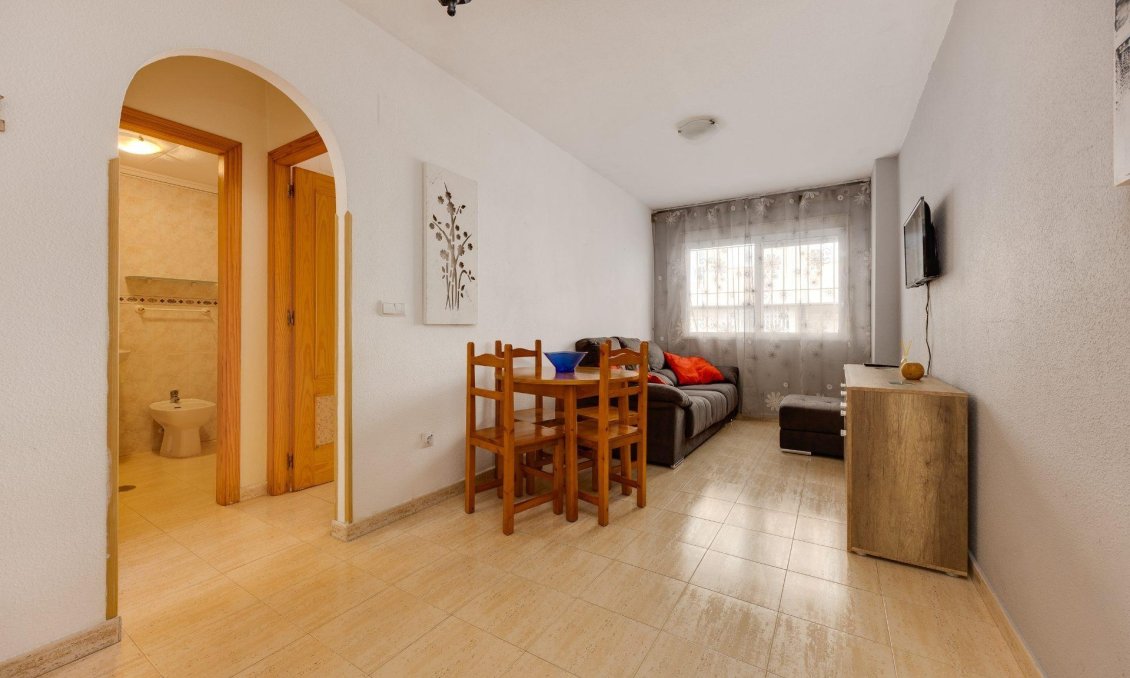 Segunda mano - Apartamento -
Torrevieja - Estacion De Autobuses
