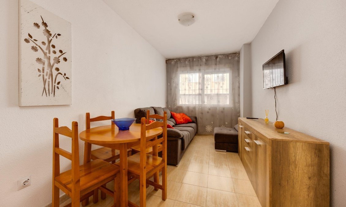 Segunda mano - Apartamento -
Torrevieja - Estacion De Autobuses