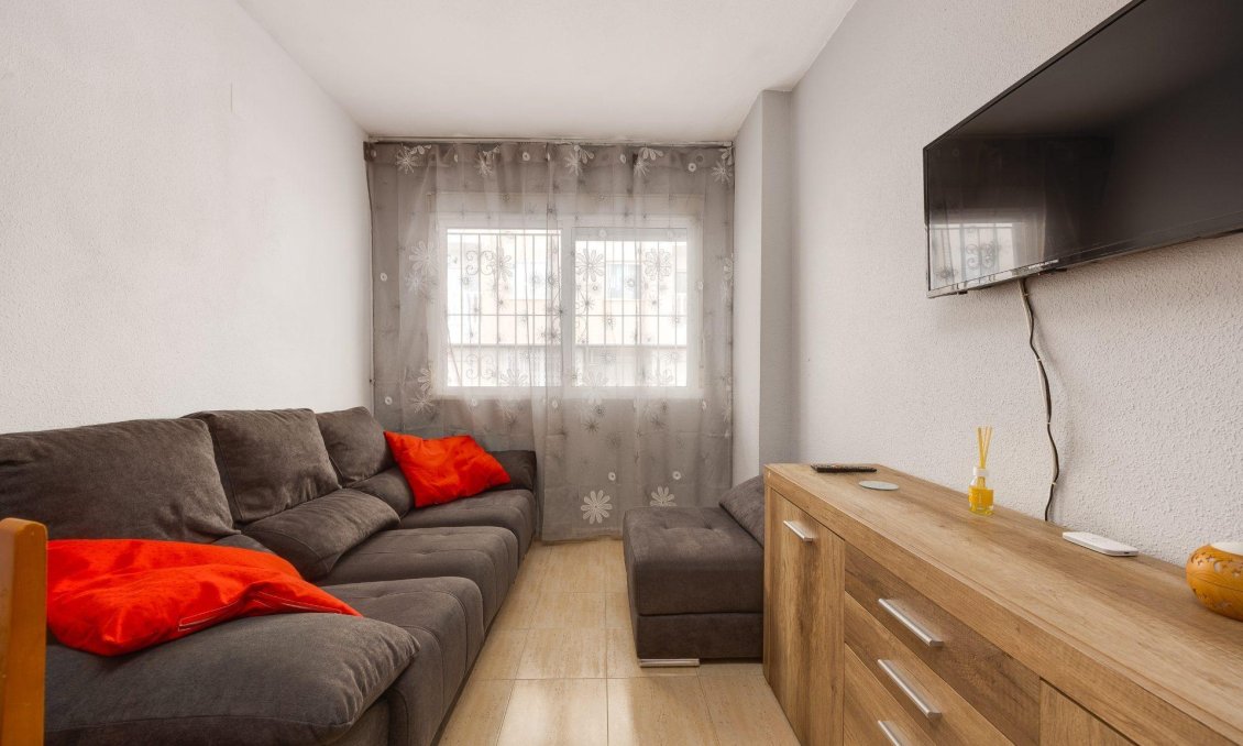 Segunda mano - Apartamento -
Torrevieja - Estacion De Autobuses