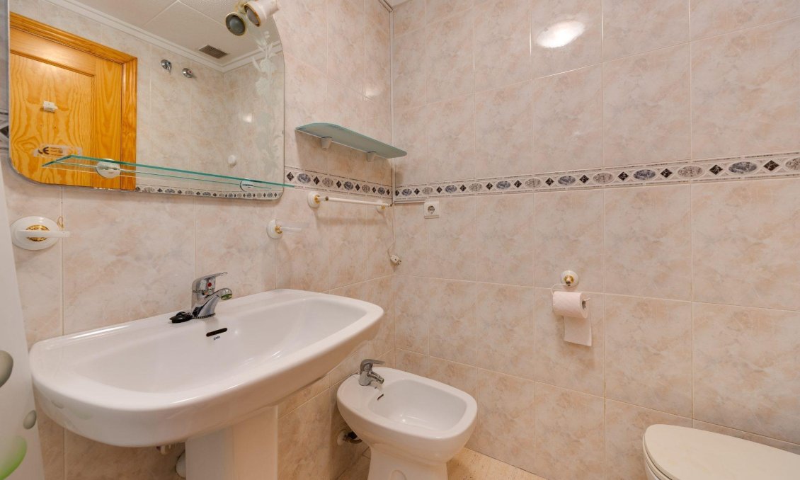 Segunda mano - Apartamento -
Torrevieja - Estacion De Autobuses