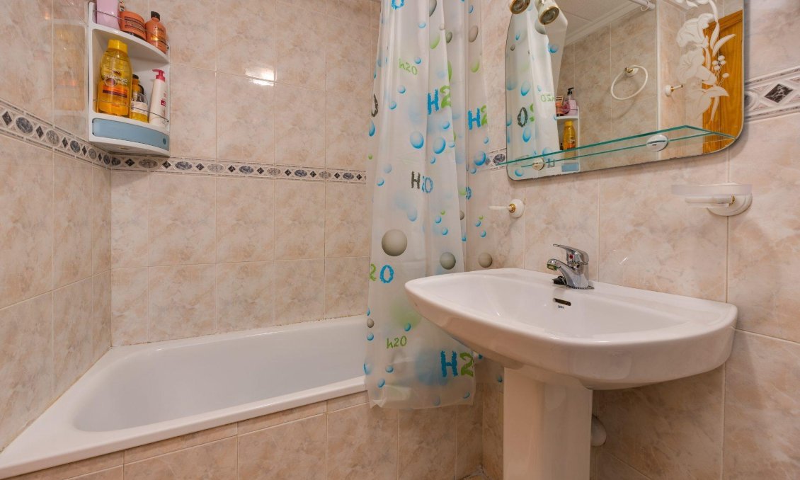 Segunda mano - Apartamento -
Torrevieja - Estacion De Autobuses