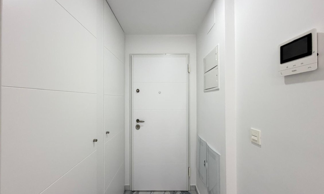 Segunda mano - Apartamento -
Torrevieja - Estacion De Autobuses