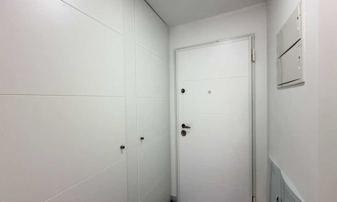 Segunda mano - Apartamento -
Torrevieja - Estacion De Autobuses