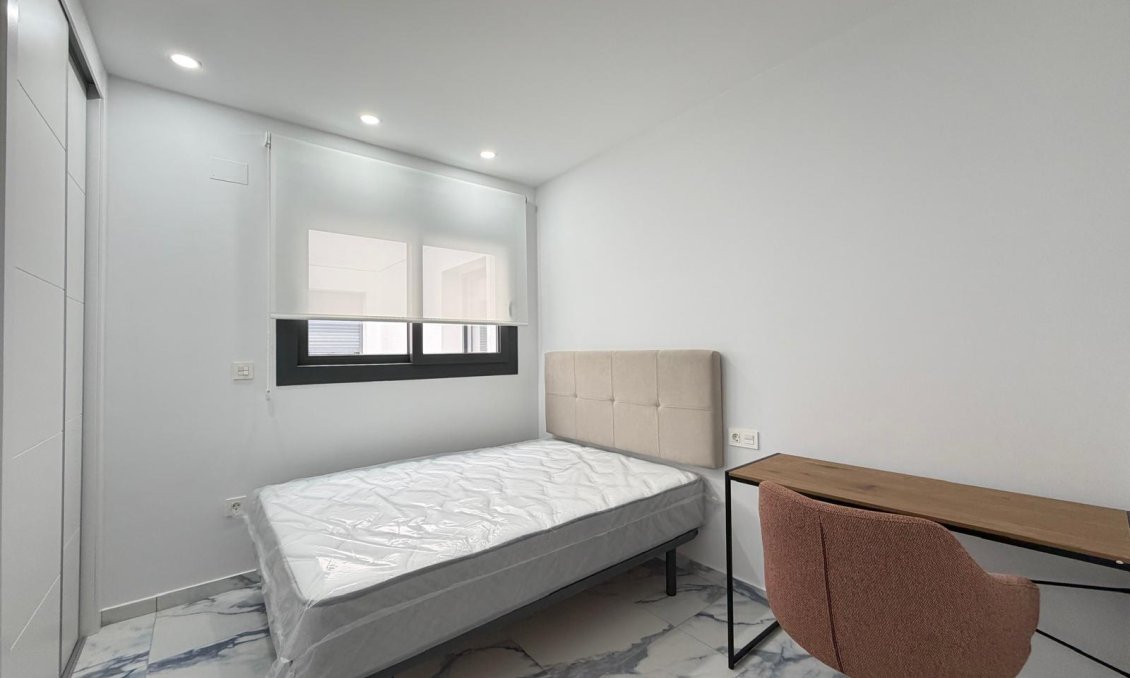 Segunda mano - Apartamento -
Torrevieja - Estacion De Autobuses