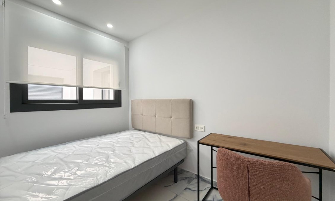 Segunda mano - Apartamento -
Torrevieja - Estacion De Autobuses