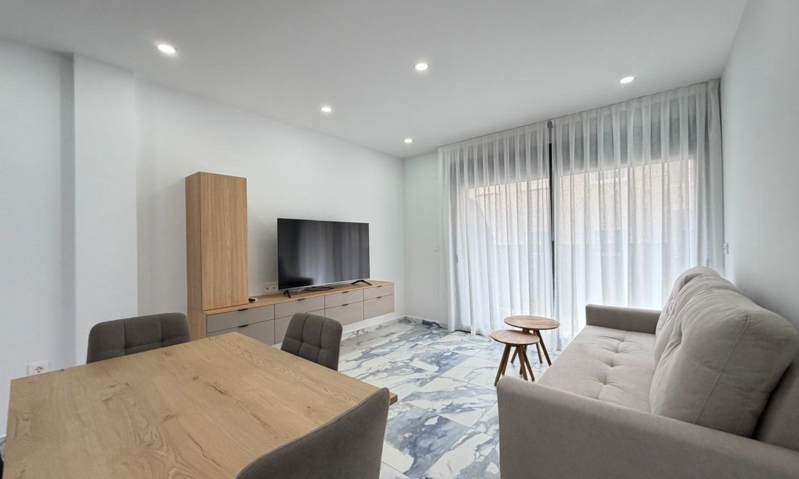 Segunda mano - Apartamento -
Torrevieja - Estacion De Autobuses