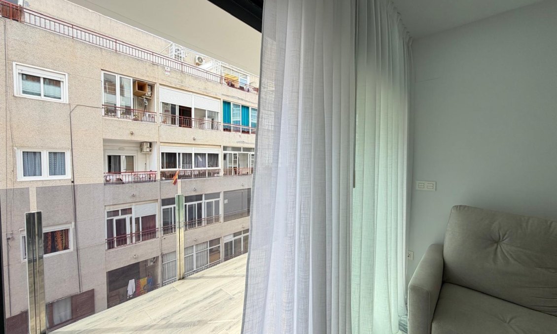 Segunda mano - Apartamento -
Torrevieja - Estacion De Autobuses