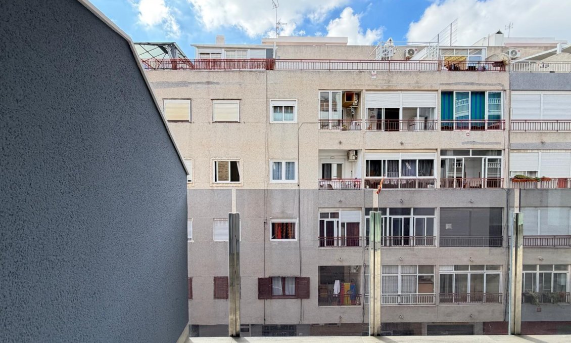 Segunda mano - Apartamento -
Torrevieja - Estacion De Autobuses