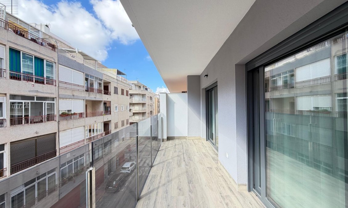 Segunda mano - Apartamento -
Torrevieja - Estacion De Autobuses
