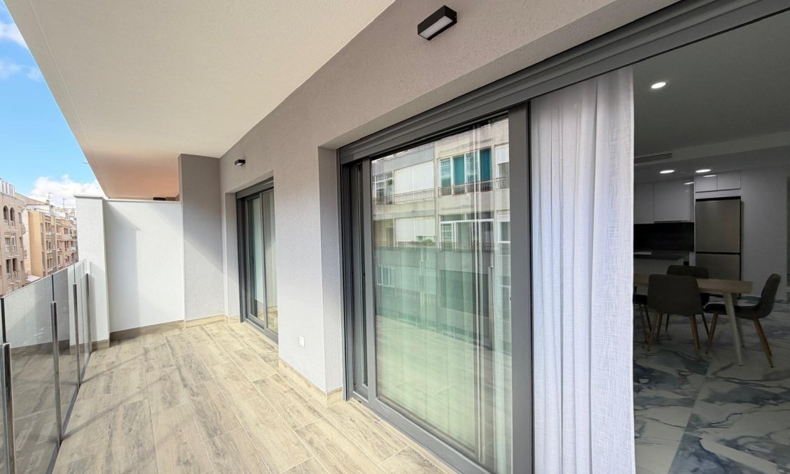 Segunda mano - Apartamento -
Torrevieja - Estacion De Autobuses