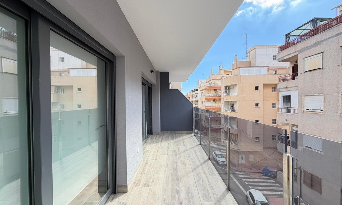 Segunda mano - Apartamento -
Torrevieja - Estacion De Autobuses