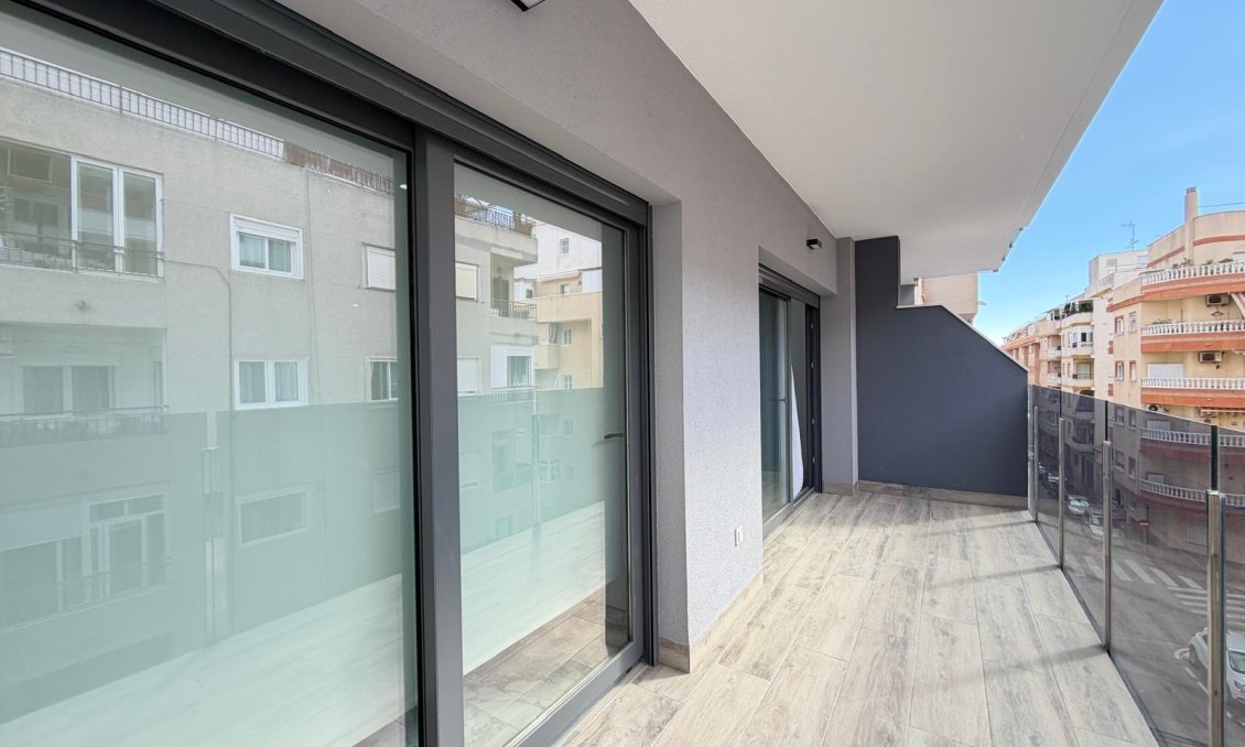 Segunda mano - Apartamento -
Torrevieja - Estacion De Autobuses