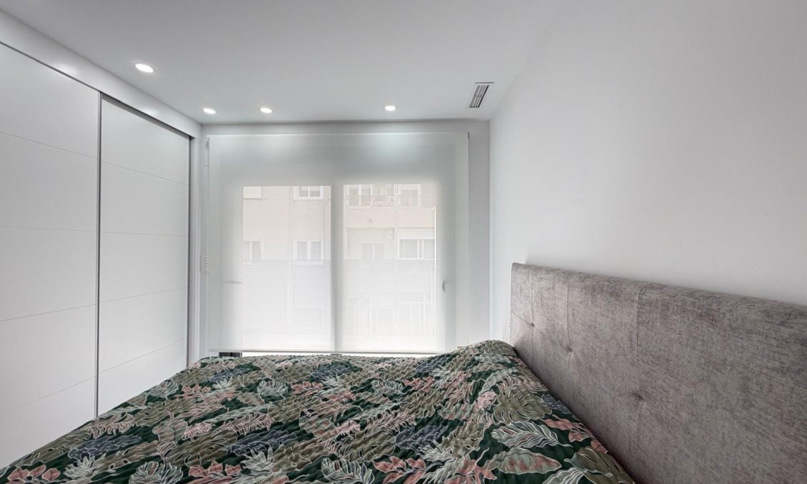 Segunda mano - Apartamento -
Torrevieja - Estacion De Autobuses