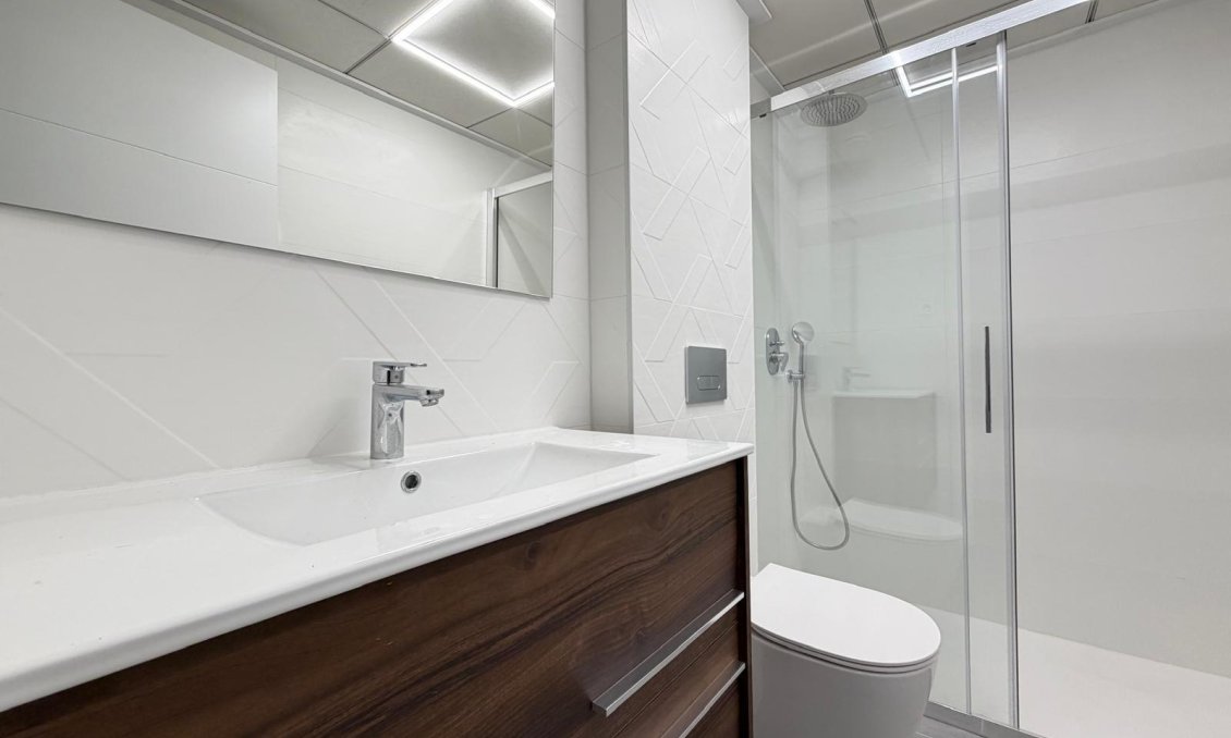 Revânzare - Apartament -
Torrevieja - Estacion De Autobuses