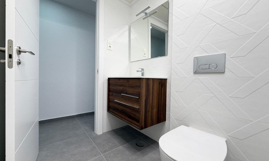 Revânzare - Apartament -
Torrevieja - Estacion De Autobuses