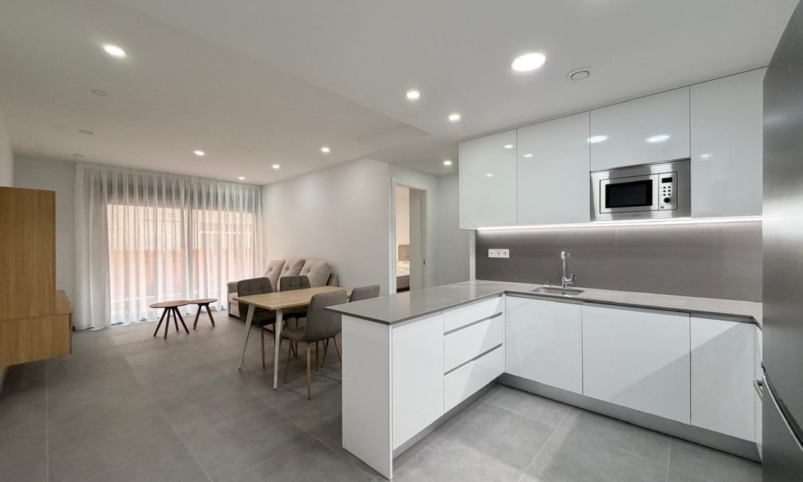 Revânzare - Apartament -
Torrevieja - Estacion De Autobuses