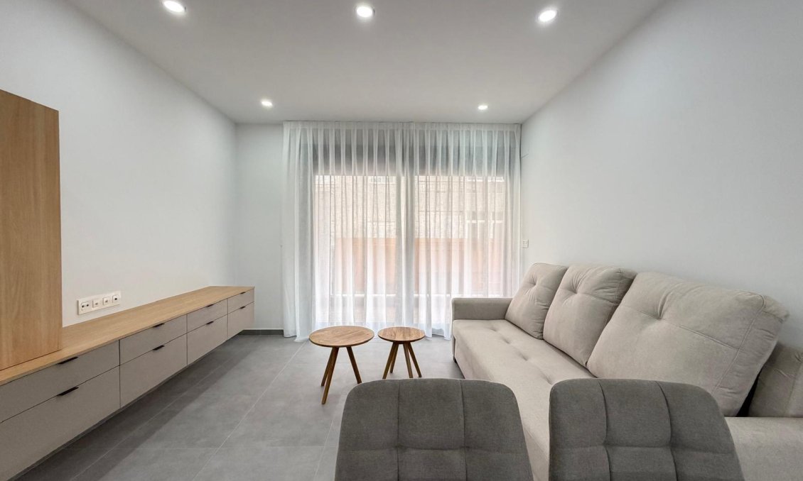 Revânzare - Apartament -
Torrevieja - Estacion De Autobuses