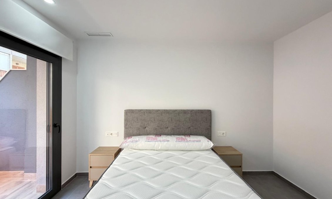 Revânzare - Apartament -
Torrevieja - Estacion De Autobuses