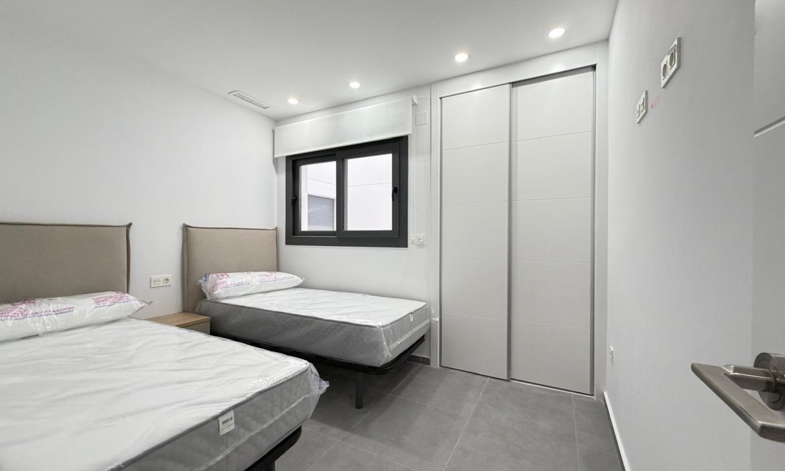 Revânzare - Apartament -
Torrevieja - Estacion De Autobuses