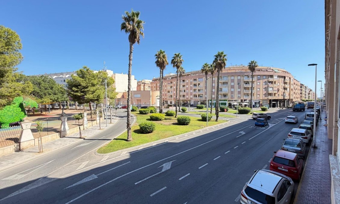 Segunda mano - Apartamento -
Torrevieja - PARQUE DE LAS NACIONES