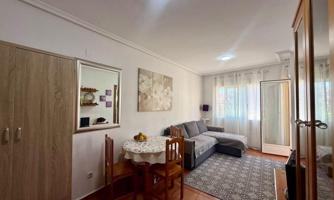 Segunda mano - Apartamento -
Torrevieja - Centro