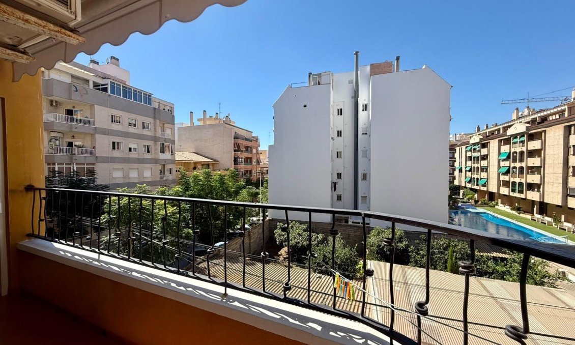 Segunda mano - Apartamento -
Torrevieja - Centro
