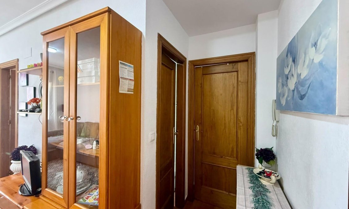 Segunda mano - Apartamento -
Torrevieja - Centro