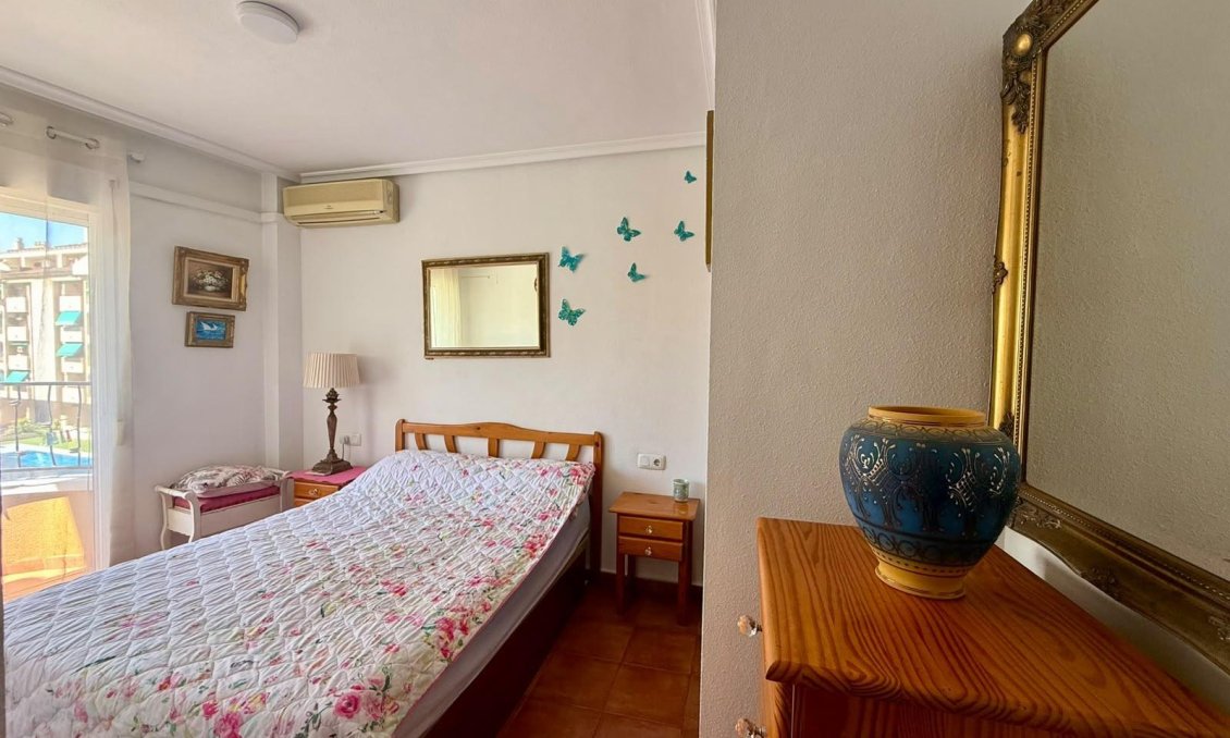 Segunda mano - Apartamento -
Torrevieja - Centro