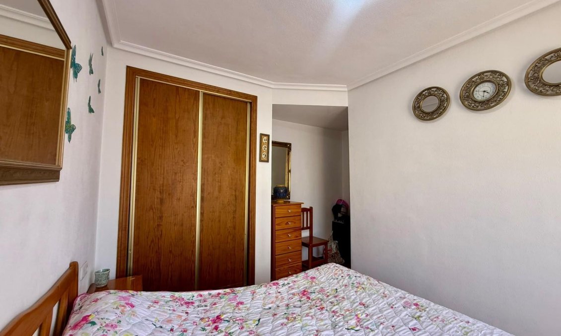 Segunda mano - Apartamento -
Torrevieja - Centro