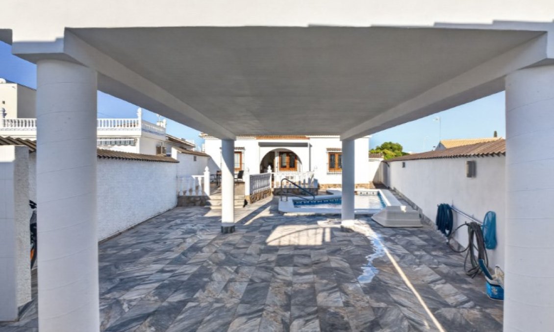 Segunda mano - Villa -
Torrevieja - Costa Blanca