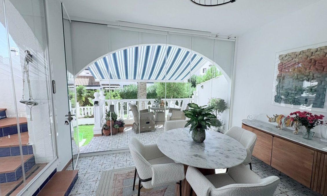 Revente - Villa -
Villamartin - Costa Blanca