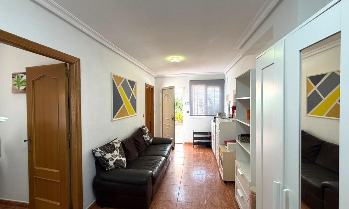 Segunda mano - Bungalow -
Torrevieja - La Mata